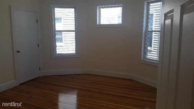 Building Photo - 31 Edison Grn