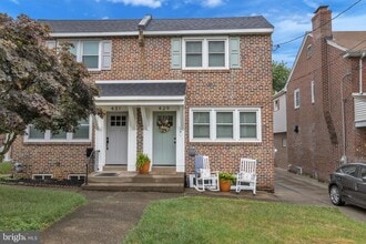 Building Photo - 429 Hurst St