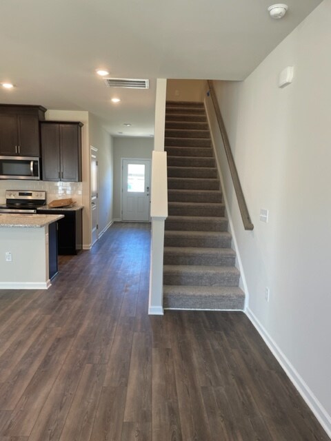 Building Photo - 928 Clearhaven Ln