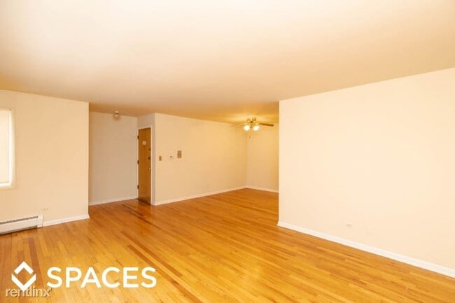 Building Photo - 1324 W Lunt Ave