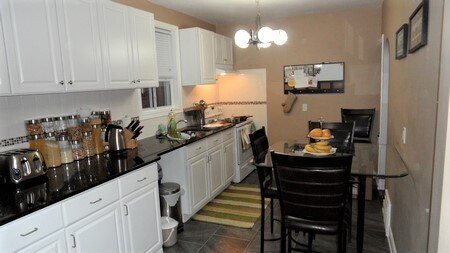 Building Photo - 50 Dynevor Rd