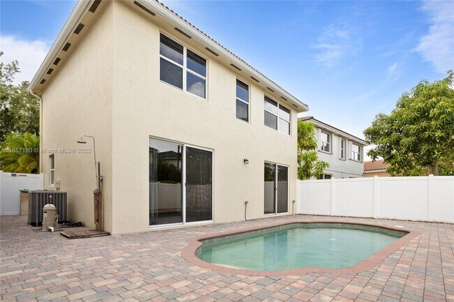 Foto del edificio - 15141 SW 49th St