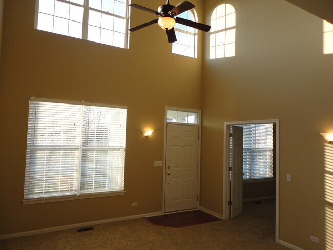 Building Photo - 1825 Bluestem Circle