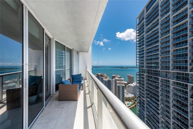 Foto del edificio - 475 Brickell Ave