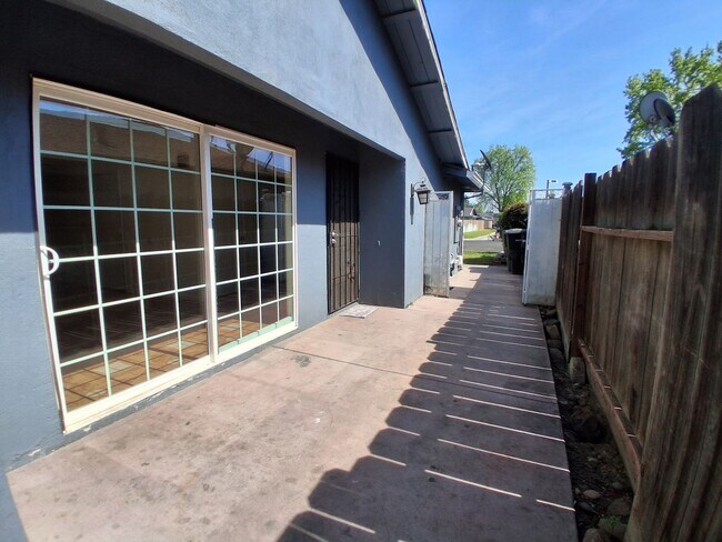 Foto del edificio - Thistlewood3505/3507