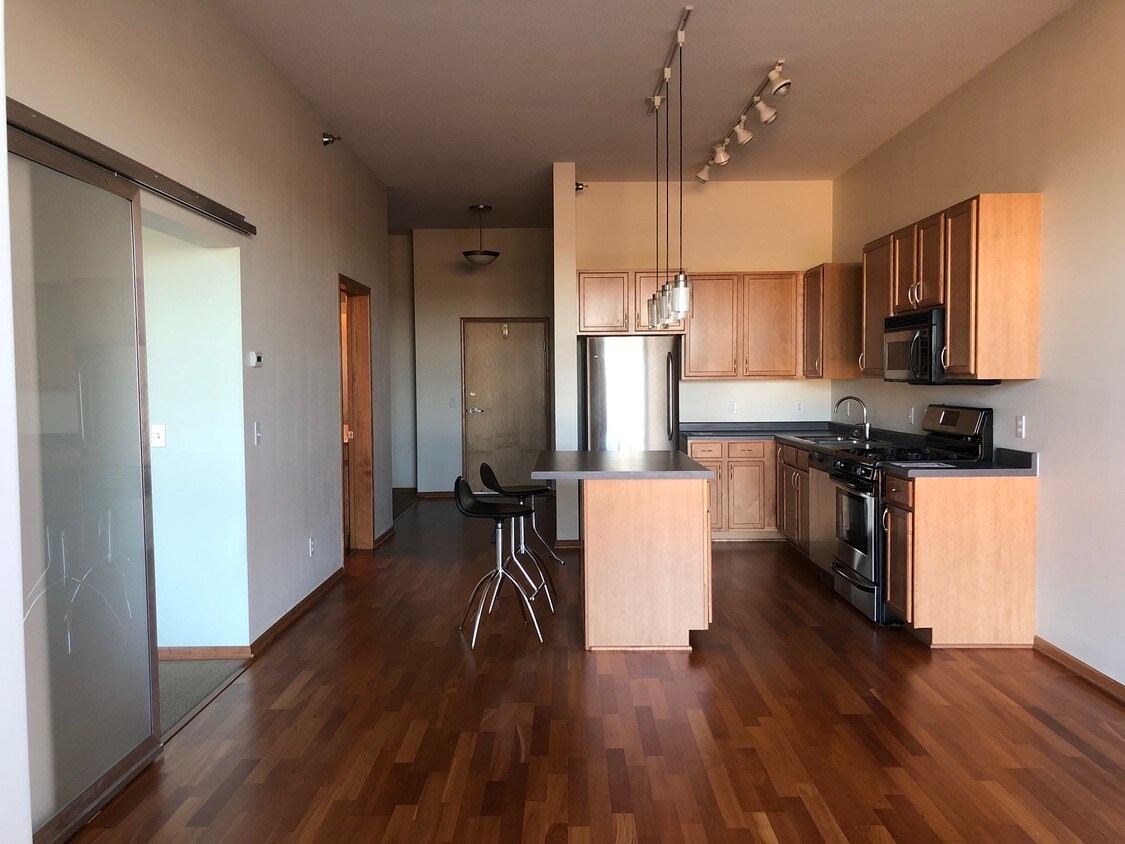 Foto principal - 2650 University Ave W