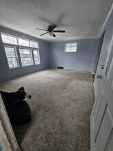 Building Photo - 652 E 4th St