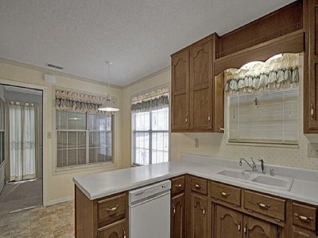 Foto del edificio - 1709 Lake Park Cir