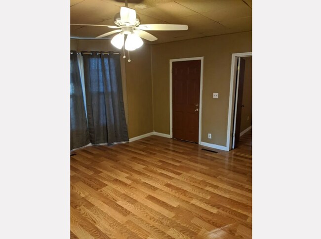 Building Photo - Charming 3-Bedroom Home in Pittsburg – Pet Friendly!