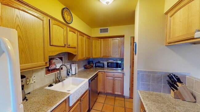 Foto del edificio - Charming two bedroom close to downtown. Furnished long term rental.