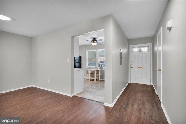 Foto del edificio - 915 Silver Ct