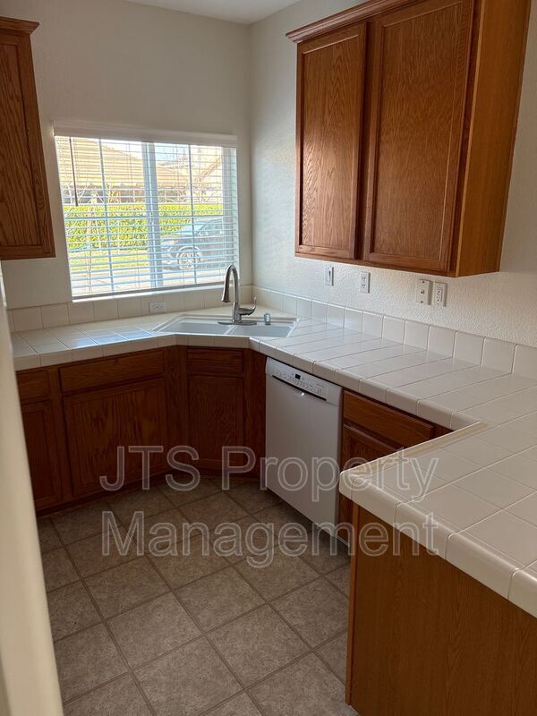 Foto del edificio - 1576 Morning Glory Ln