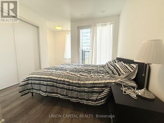 Photo du bâtiment - 3079 Pharmacy Ave