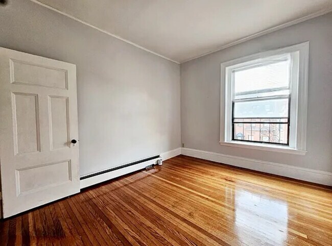 Building Photo - 521 Beacon St