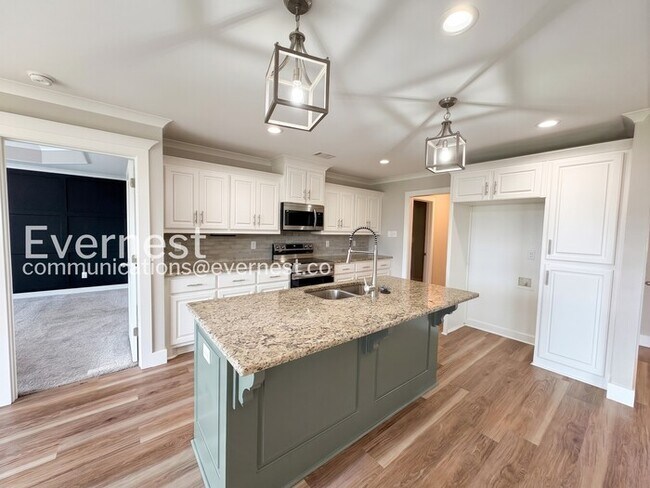 Building Photo - 5104 Dequincy Dr
