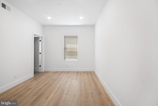 Building Photo - 3216 W Diamond St