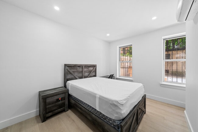 Building Photo - 514 E 188th St