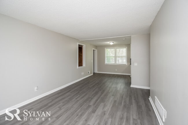 Building Photo - Come home to this adorable 3BR 1BA home