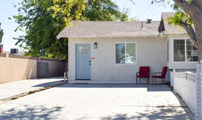 Building Photo - 4718 W Ave L 6