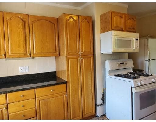 Building Photo - 85 Ferrin St