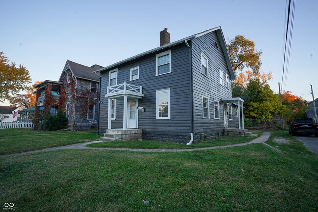 Foto del edificio - 417 W 9th St