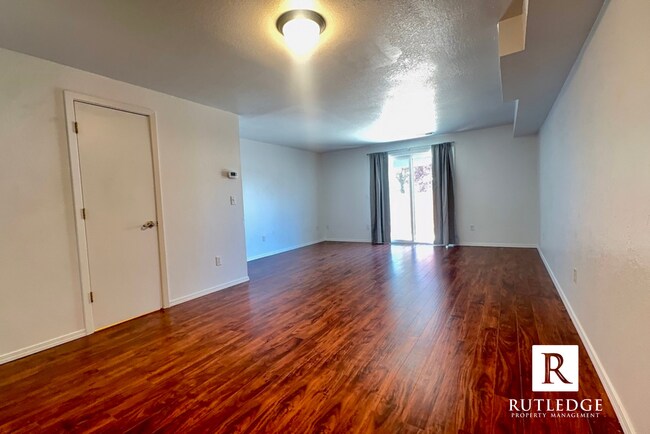 Building Photo - 826 Bennett Ave