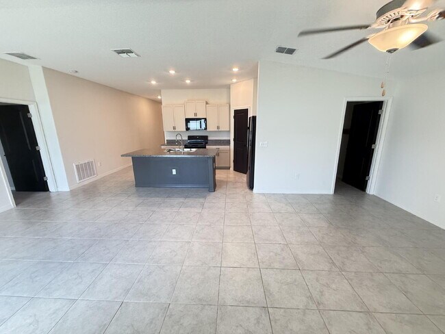 Foto del edificio - Beautiful 3-Bedroom 2 Baths Home in Ayersw...