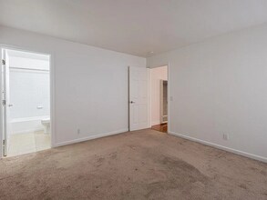 Building Photo - 820 Casanova Ave