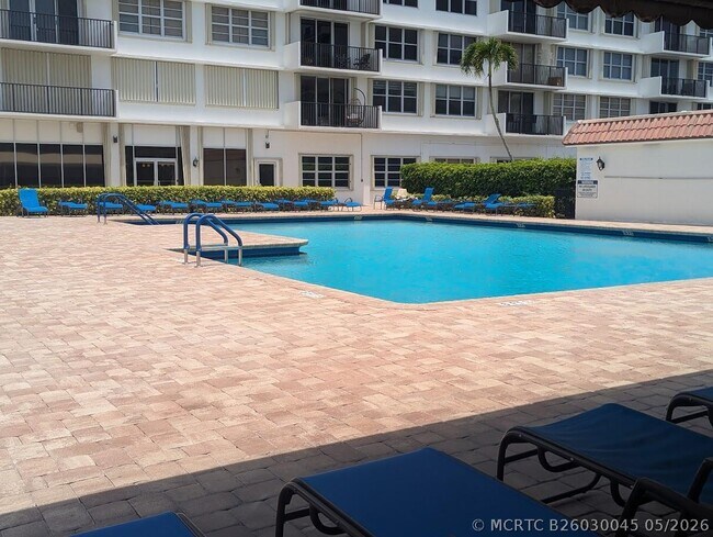 Building Photo - 2121 N Ocean Blvd
