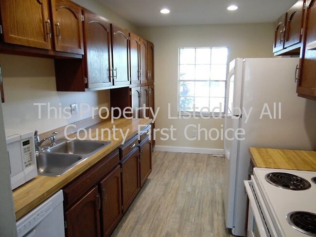 Building Photo - 8755 Bardmoor Blvd