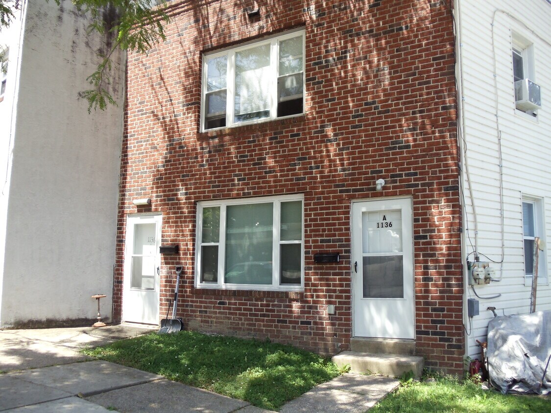 Primary Photo - 1136 Easton Rd