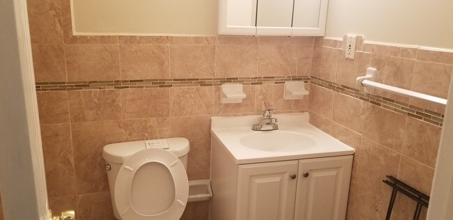 please note this is a room - 924 E 34th St