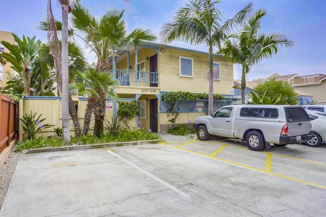 Primary Photo - Studio in Pacific Beach Apartment Community