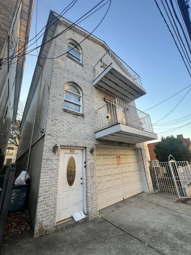 Primary Photo - 165 Grant Ave