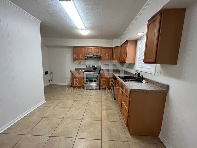 Foto del edificio - COMING SOON! Spacious townhouse in the heart of Lafayette!