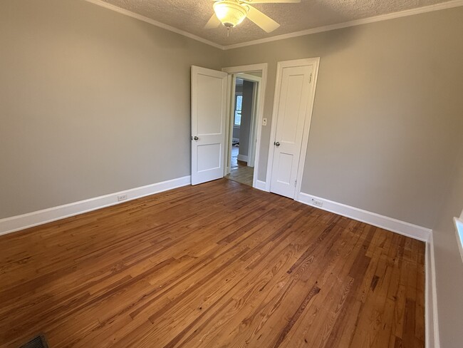 Building Photo - 628 E 4th Ave