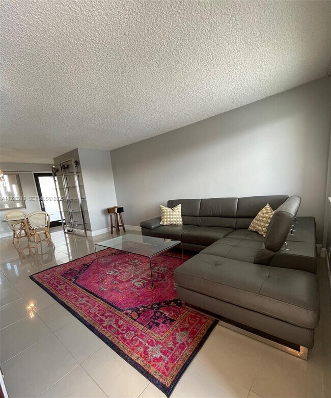 Foto del edificio - 301 Golden Isles Dr