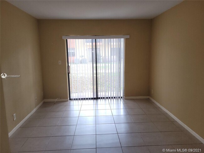 Building Photo - 4166 Lakeside Dr