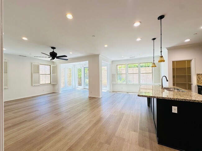 Foto del edificio - "Charming 3-Bedroom Sanctuary in Irvine: Spacious 2,100 Sq Ft Haven on Cherry Tree"