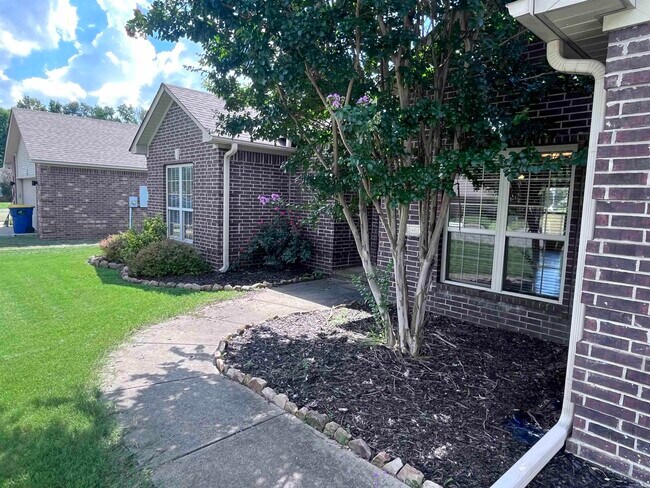 Foto del edificio - 2402 Lancashire Ln