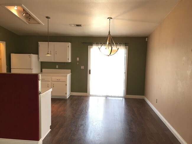 Foto del edificio - NW Visalia Home Coming Soon!