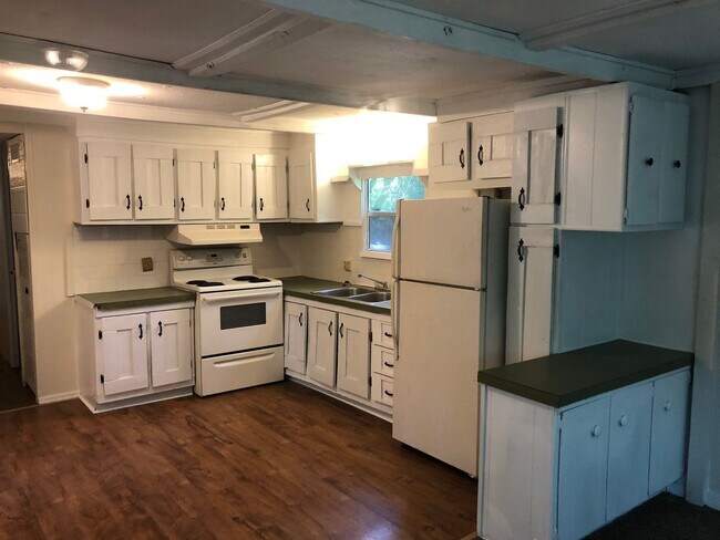 Foto del edificio - Clean & Quiet (2BR/1BA)Webster Single Wide Trailer Water & Sewer Included with Rent