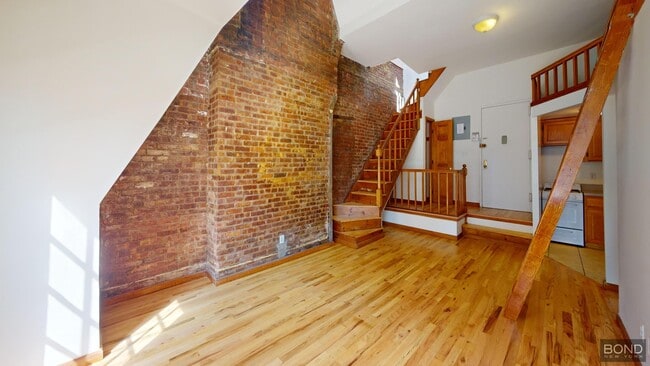 Building Photo - 317 W 107th St
