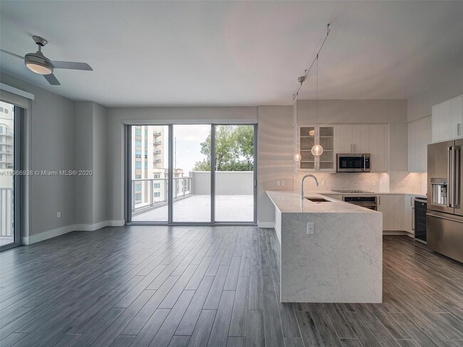 Building Photo - 7400 N Kendall Dr