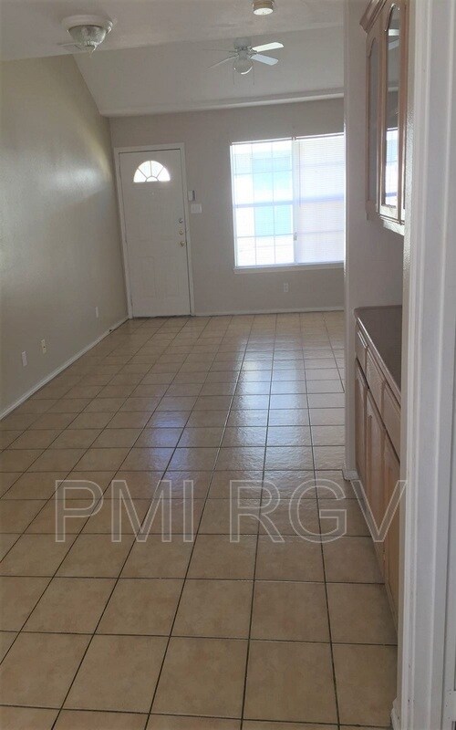 Building Photo - 515 La Mancha Dr