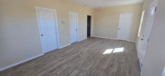 Building Photo - Cozy 2 bed 1 bath in Trona - Housing Choice Voucher Welcome
