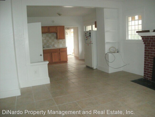 Building Photo - 4 br, 3.5 bath House - 430 Goodall Ave