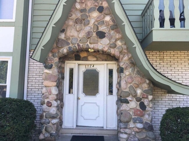 Building Photo - 1124 Camellia Dr