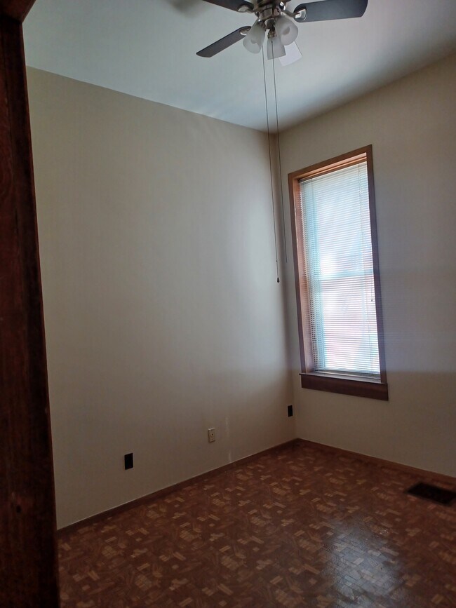 Building Photo - 3132 Oregon Ave