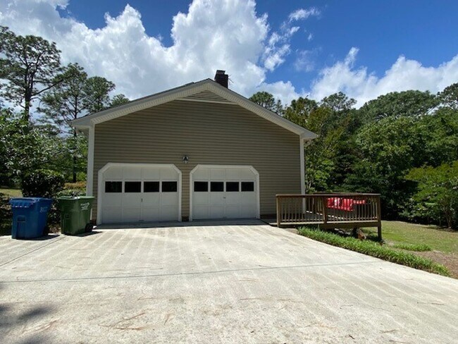 Foto del edificio - Welcome to this stunning fully furnished 4 bedroom, 3 bathroom house in the heart of Wilmington, NC.